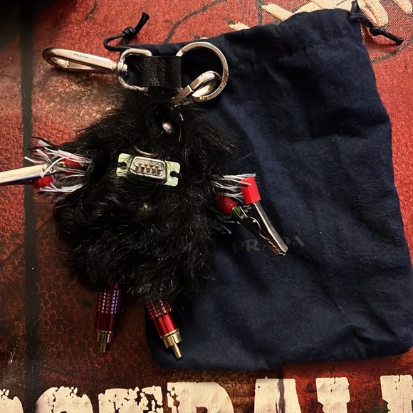 PRADA ROBOT REFUS FURRY KEYCHAIN BAG PURSE FUR KEY CHARM GIFT BOX SILVER LEATHER - Picture 12 of 16